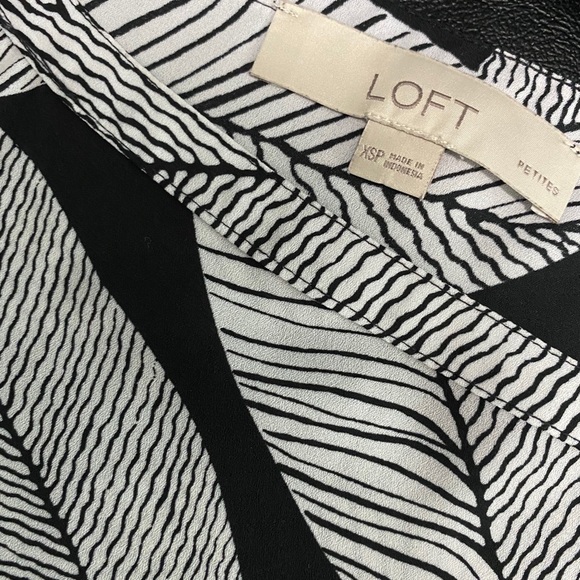 Loft blouse ruffle sleeve - Picture 3 of 3